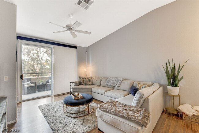 Foto del edificio - 656 Peachy Canyon Cir