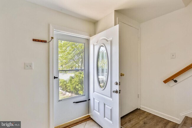 Building Photo - 8422 Towne Crest Ct