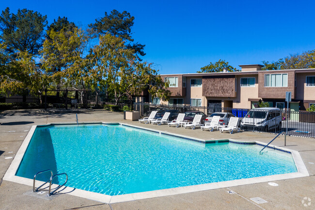 Piscina - Westridge at Hilltop Apartments