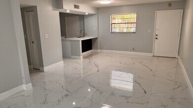 Building Photo - 9150 NW 38th Dr