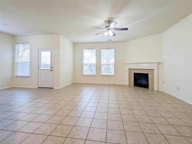 Foto del edificio - 6223 Summerfield Glade Ln