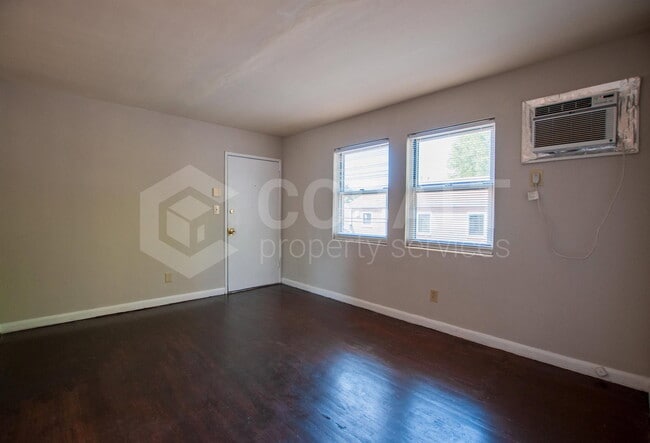 Foto del edificio - 954 St Charles Ave NE