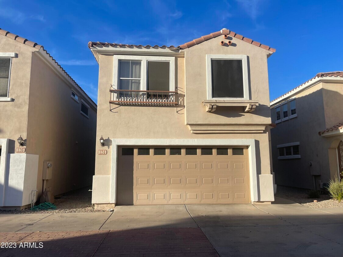 Primary Photo - 124 W Mountain Sage Dr