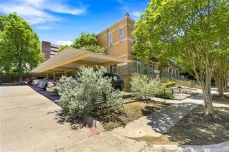 Building Photo - 1617 W Oleander St