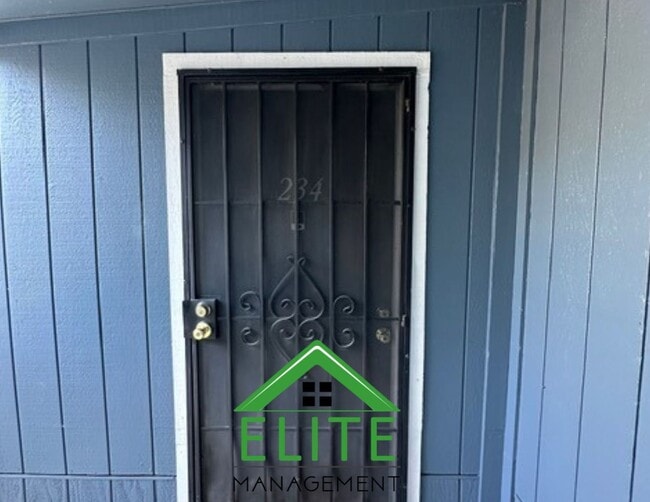 Building Photo - **2 Bed, 2 Bath Condo in Gated Community |...