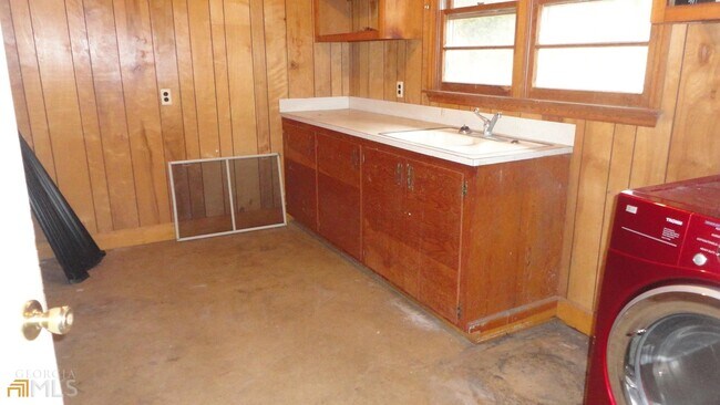Building Photo - 1679 Helen Hwy