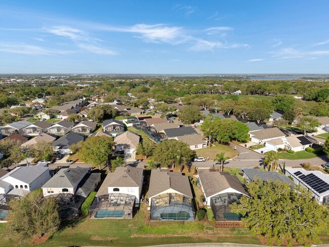 Building Photo - 4 bed/ 3 bath Pool home