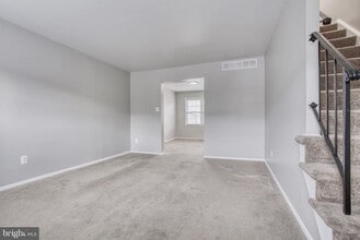 Building Photo - 8 Beyda Ct