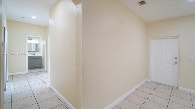 Foto del edificio - 1535 SE 26th St