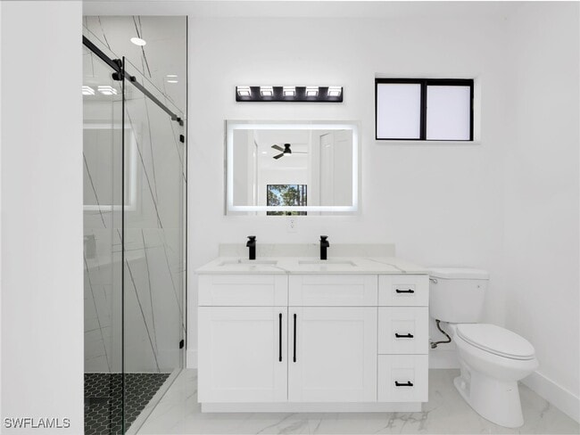 Building Photo - 1119 Earhart St E