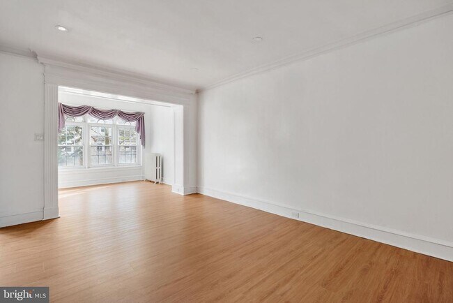 Building Photo - 221 W Sedgwick St