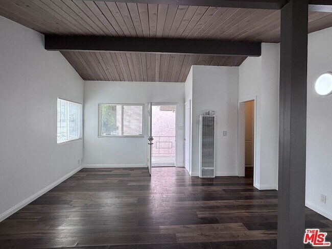 Foto del edificio - 4419 W Rosecrans Ave