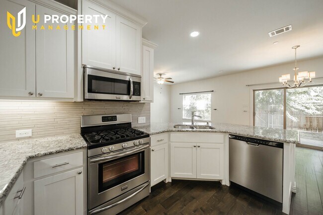 Building Photo - 3 Bed Sweet home ready for family.