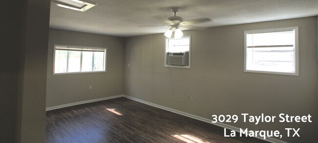 family room - 3029 Taylor St