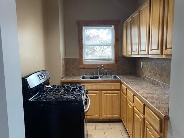 Foto del edificio - 596 Aetna St