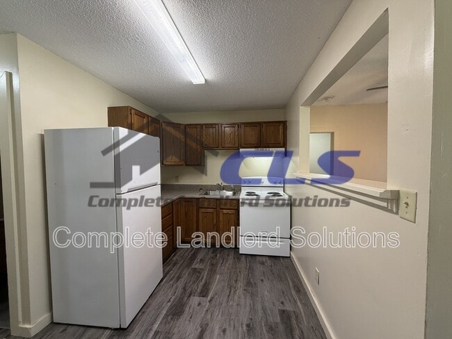 Building Photo - 1362 Chestnut St