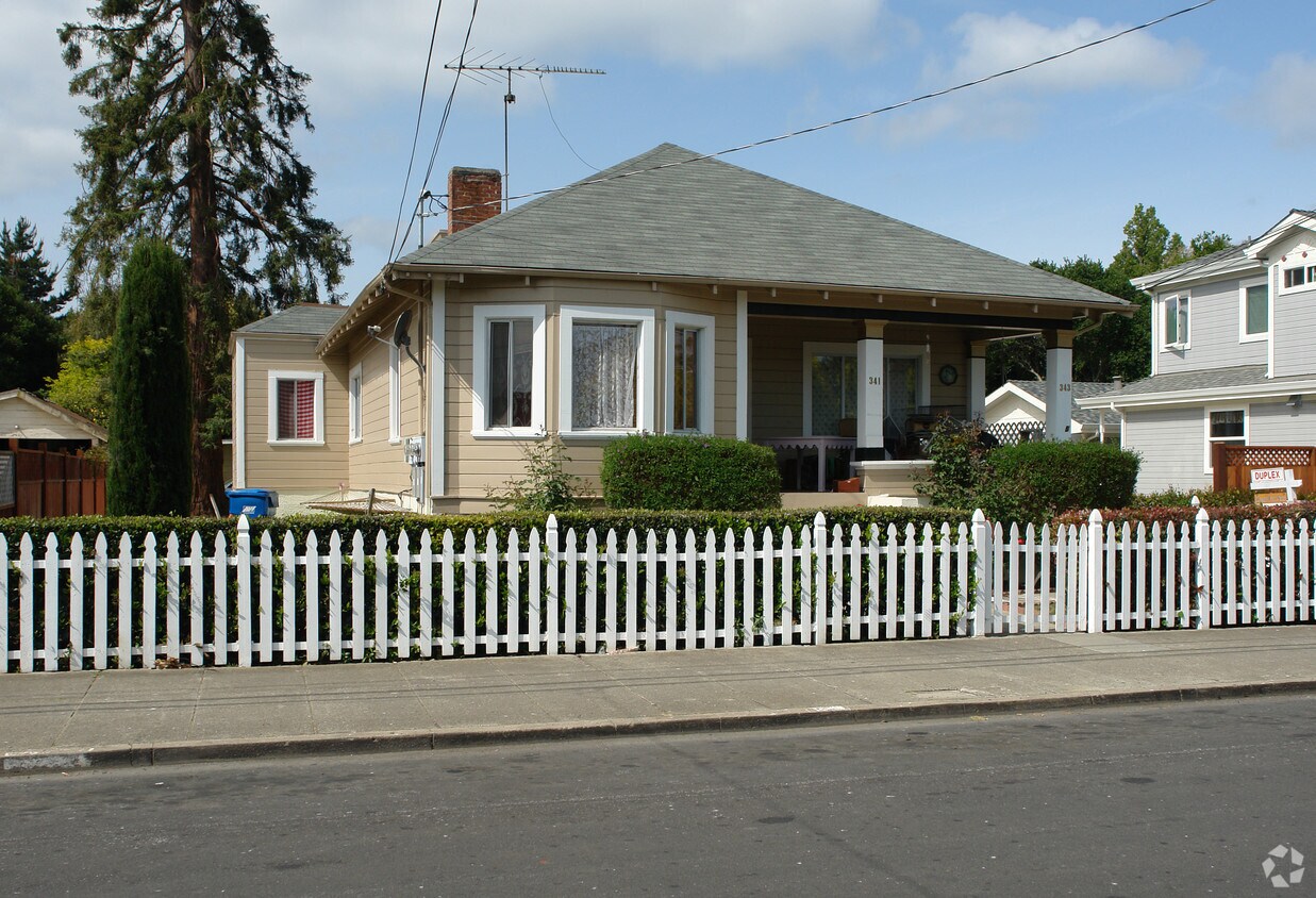 Primary Photo - 341 N Claremont St