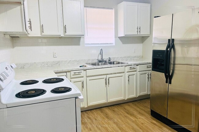 Building Photo - Newly Remodeled 4 Bed 1 Bath House in Mobile!!