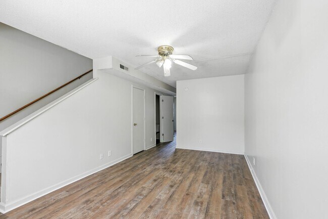 Foto del edificio - 285 State Line Rd