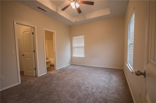 Foto del edificio - 1242 Marigold Rd