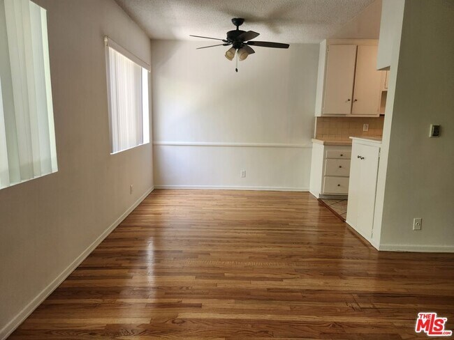 Foto del edificio - 8853 Alcott St