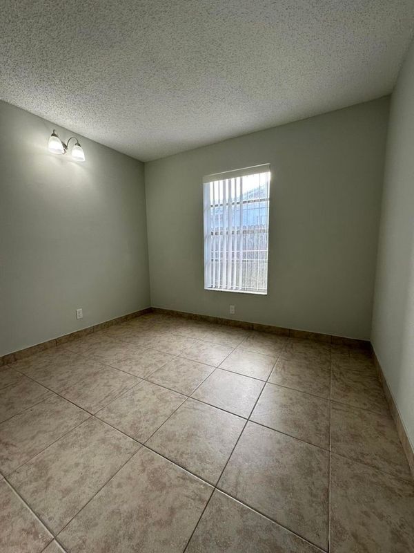Foto del edificio - 4583 Arthur St