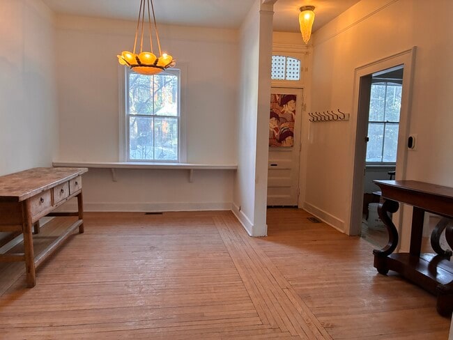 kitchen to front room. - 440 Ontario St