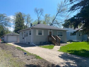 Building Photo - 1525 S University Dr