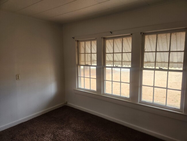 Foto del edificio - 2809 W Commercial St