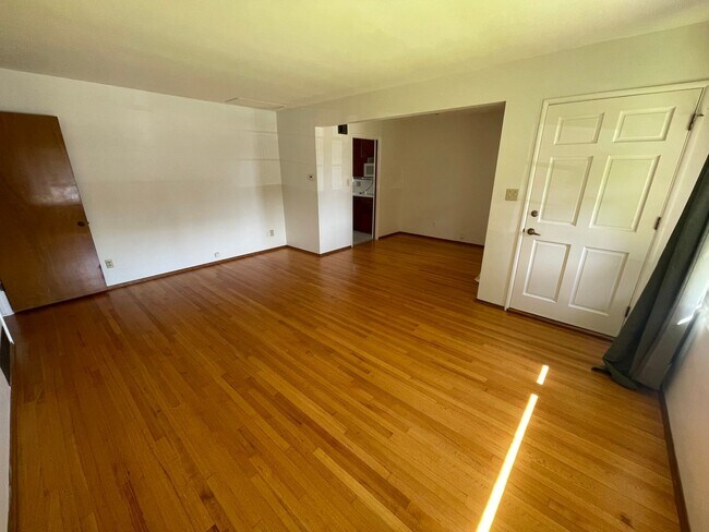 Foto del edificio - Normal Heights 3 Bedroom 2 Bath Home