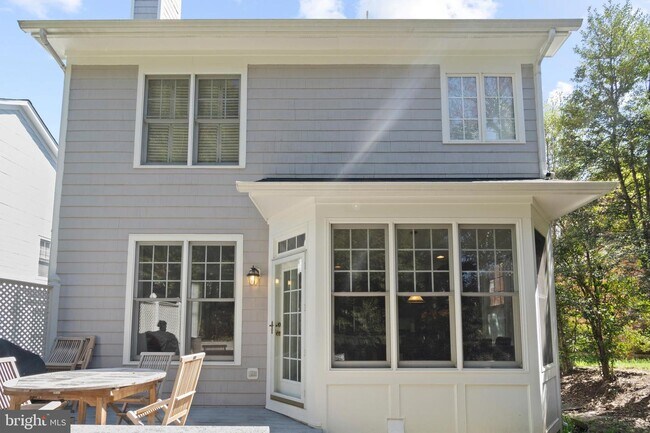 Building Photo - 1156 Colonial Rd