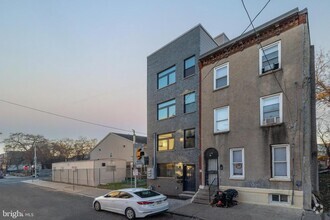 Building Photo - 1702 N Gratz St