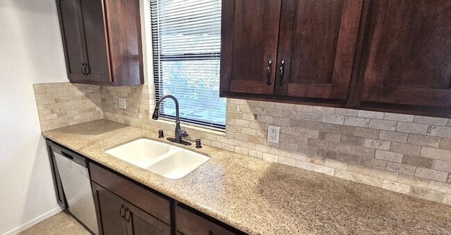 Building Photo - 2349 S Bentley Ave