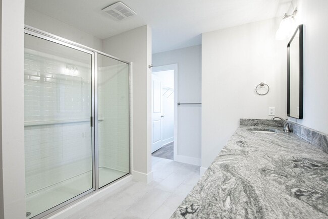 Foto del edificio - Apartments Now Available @ The Rink!