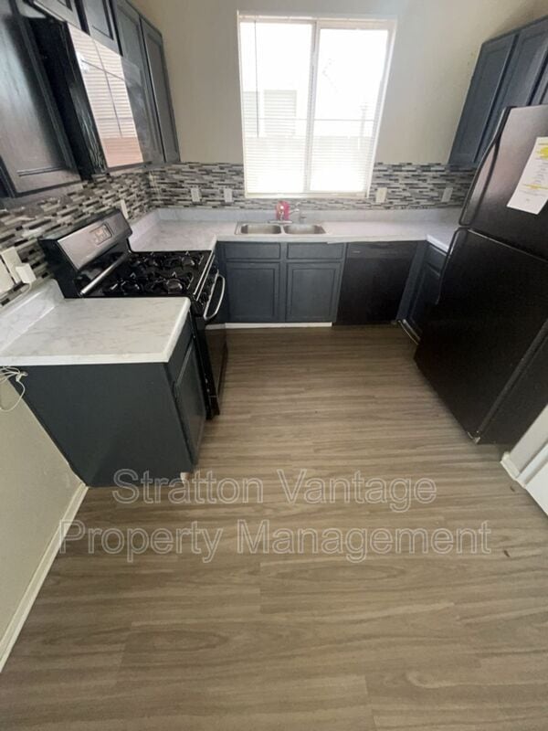 Building Photo - 2185 N Mosley Dr
