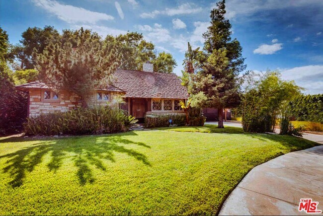 Foto del edificio - 3939 Coldwater Canyon Ave