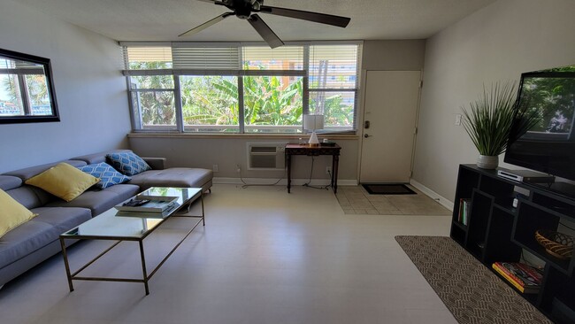 Building Photo - 1 Bedroom Condo for rent Las Olas Overlook...