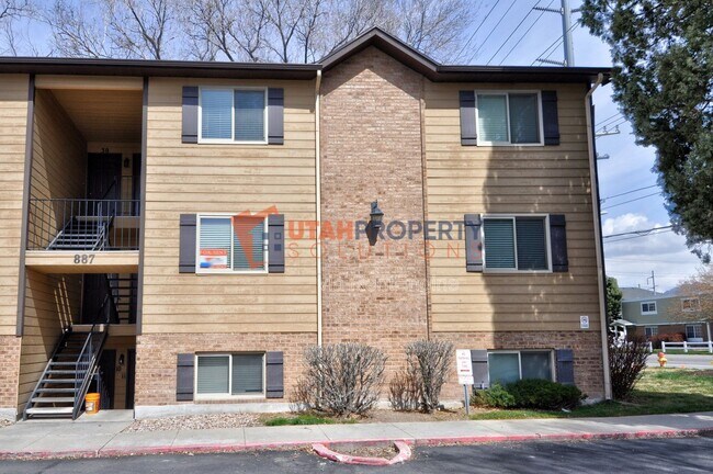 Foto del edificio - 887 Cedar Pine Ct