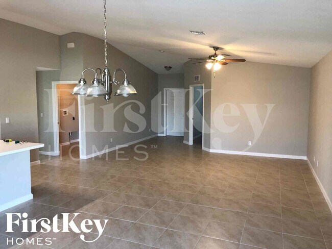 Foto del edificio - 561 SE Brookside Terrace
