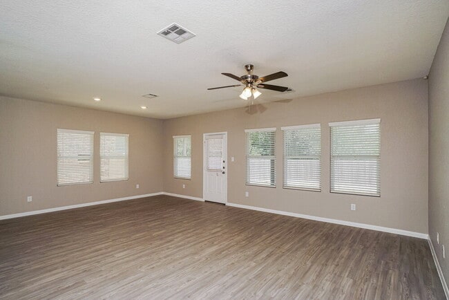 Building Photo - 15035 Nettleton Ml