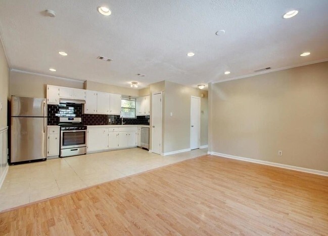 Foto del edificio - 610-Genard-1 Genard St