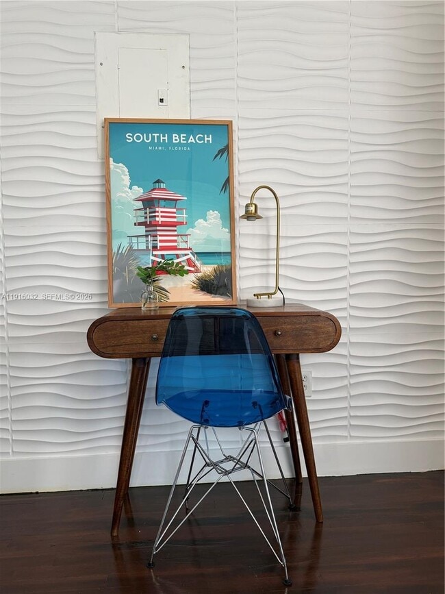 Building Photo - 723 2nd St