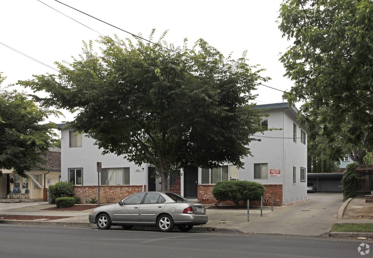 Primary Photo - Gloria Apartments