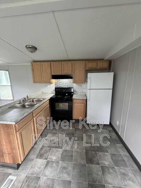 Building Photo - 270 Co Rd 213