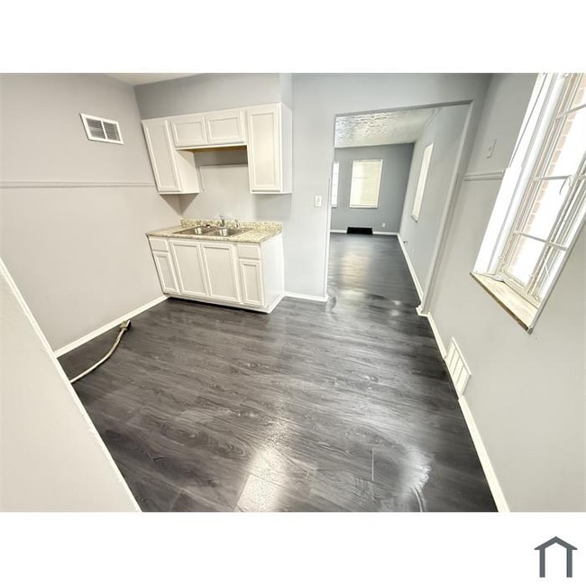 Photo - 521 E 222nd St Apartment