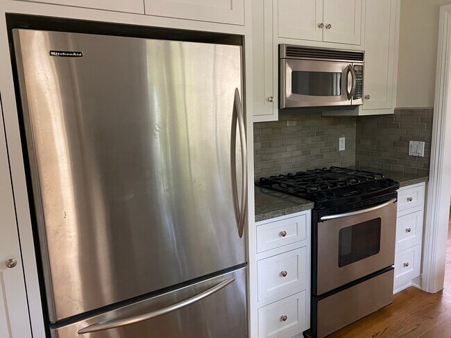 Stainless steel appliances - 1609 Raymond Hill Rd