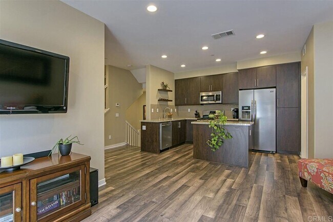 Building Photo - Spacious 2 Bedroom + Office/Den Townhome i...
