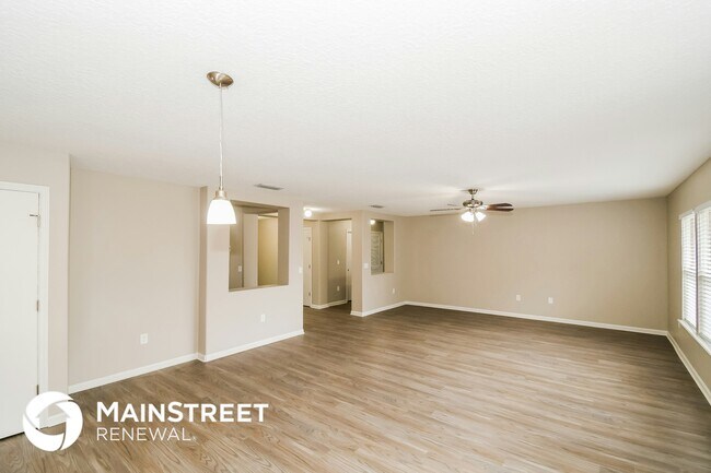 Foto del edificio - 11533 Brian Lakes Dr N