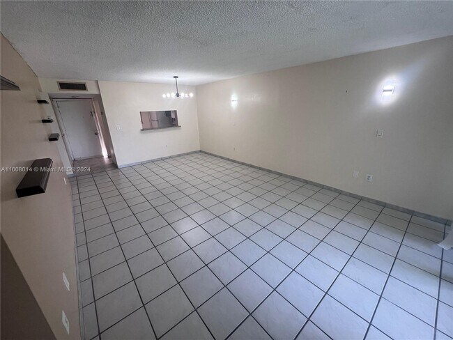 Building Photo - 10855 SW 112th Ave