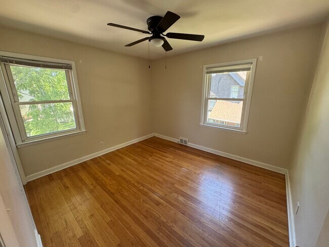 Foto del edificio - 7352 Harwood Ave